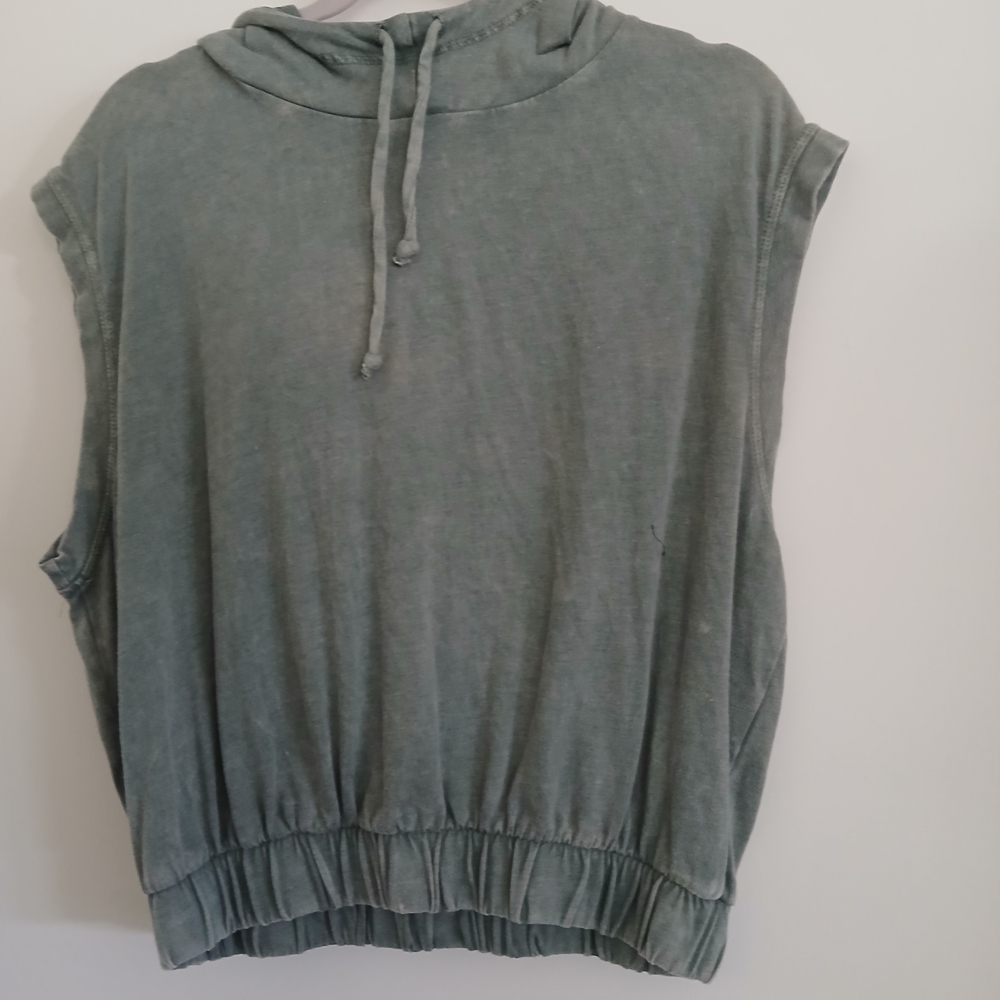 Sleeveless Hoodie in Gray
